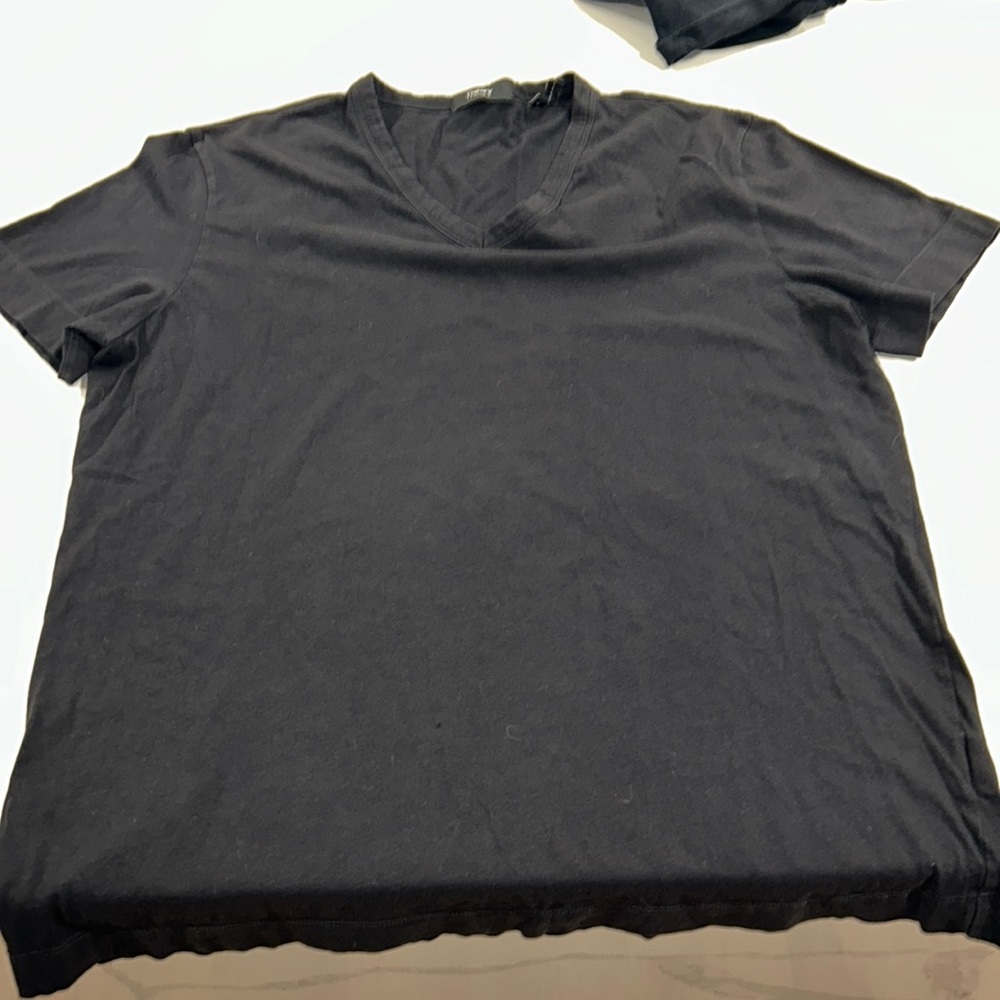 Theory v-neck T-shirt, men’s large